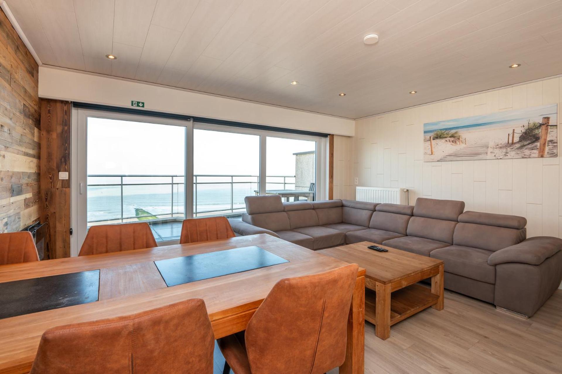 Apartment With Suberb Sea Views *